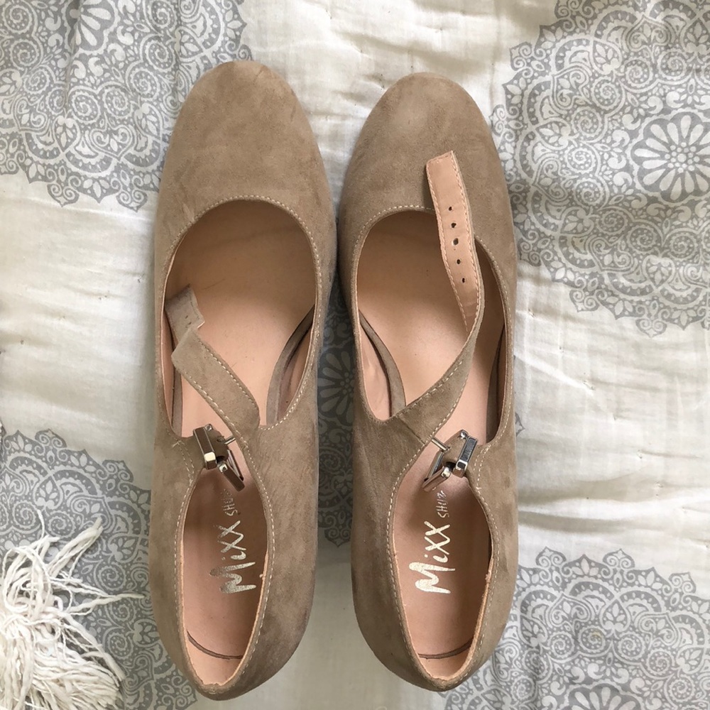 Round toed heels